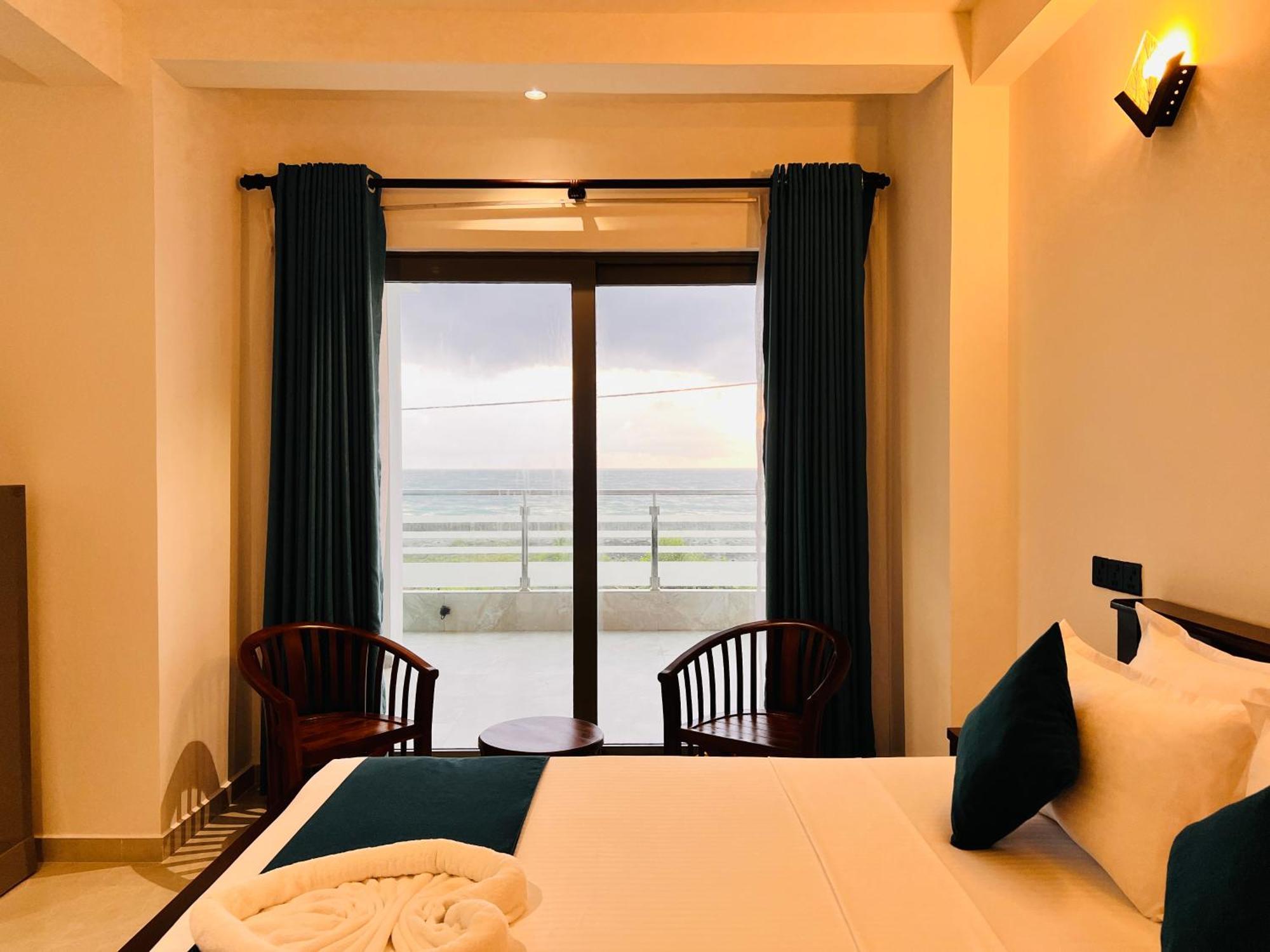 Ocean Front Villa Hikkaduwa Esterno foto