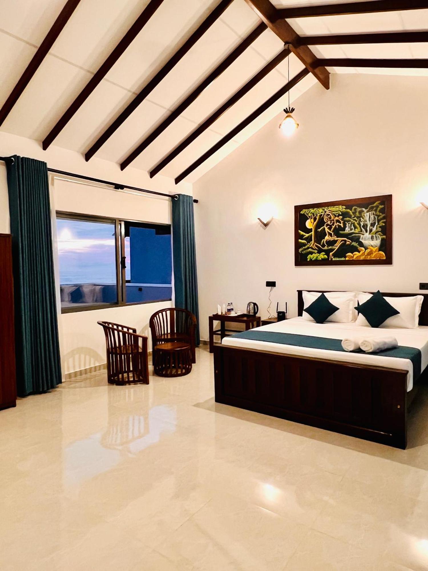 Ocean Front Villa Hikkaduwa Esterno foto