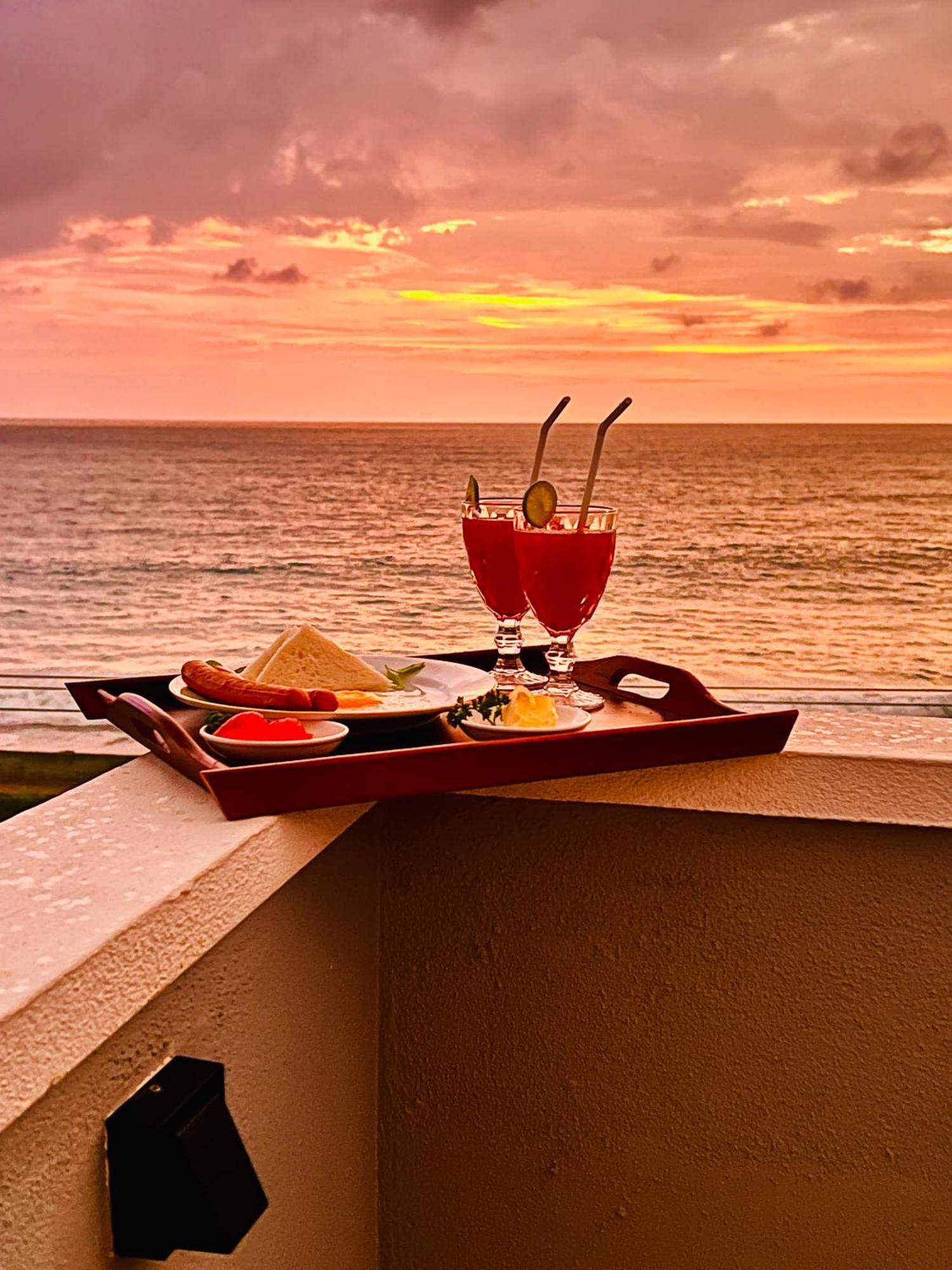 Ocean Front Villa Hikkaduwa Esterno foto